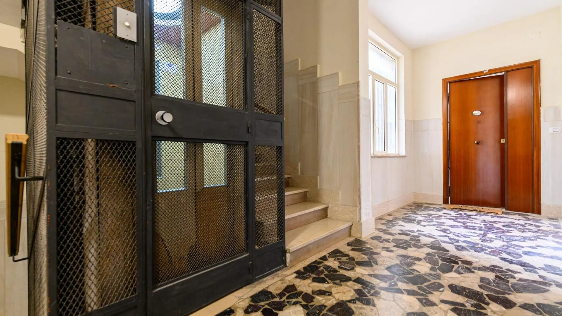 Via Coriolano 8 Apartment Naples