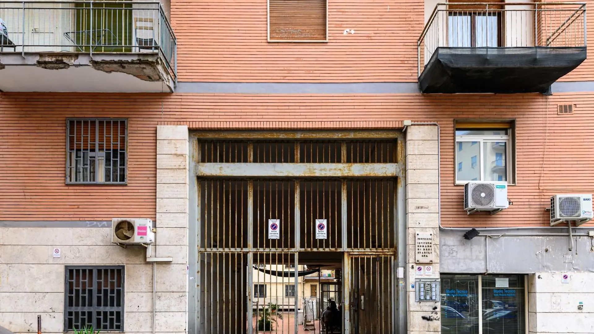 Via Coriolano 8 Apartment Naples
